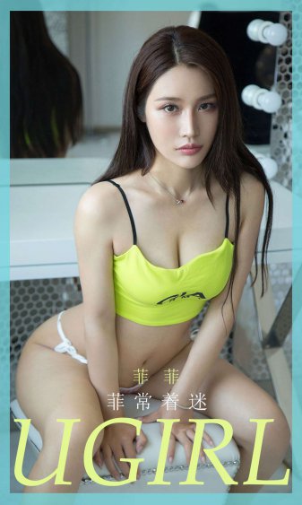 大胸美女脱个精光